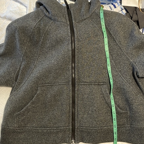 Lululemon M/L women’s scuba cropped zip hoodie in charcoal - Picture 8 of 8